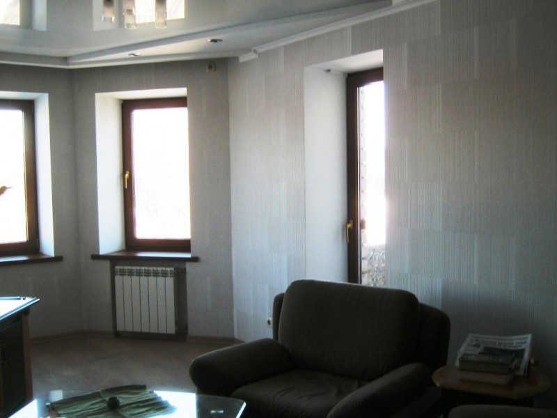 Продам 4-х комнатную 2-х этажную квартиру, Александровский район
